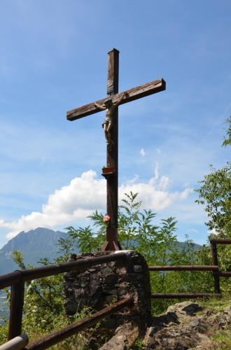 Croce votiva eretta dal Gruppo Alpini di Serso